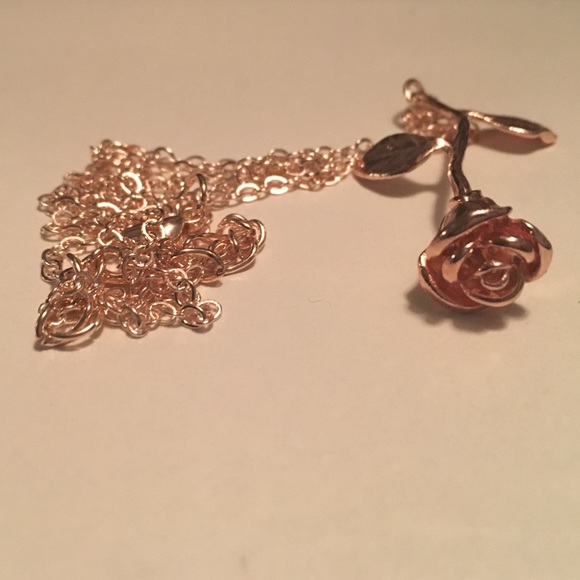 Delicate Rose Gold Pendant - Picture 4 of 6